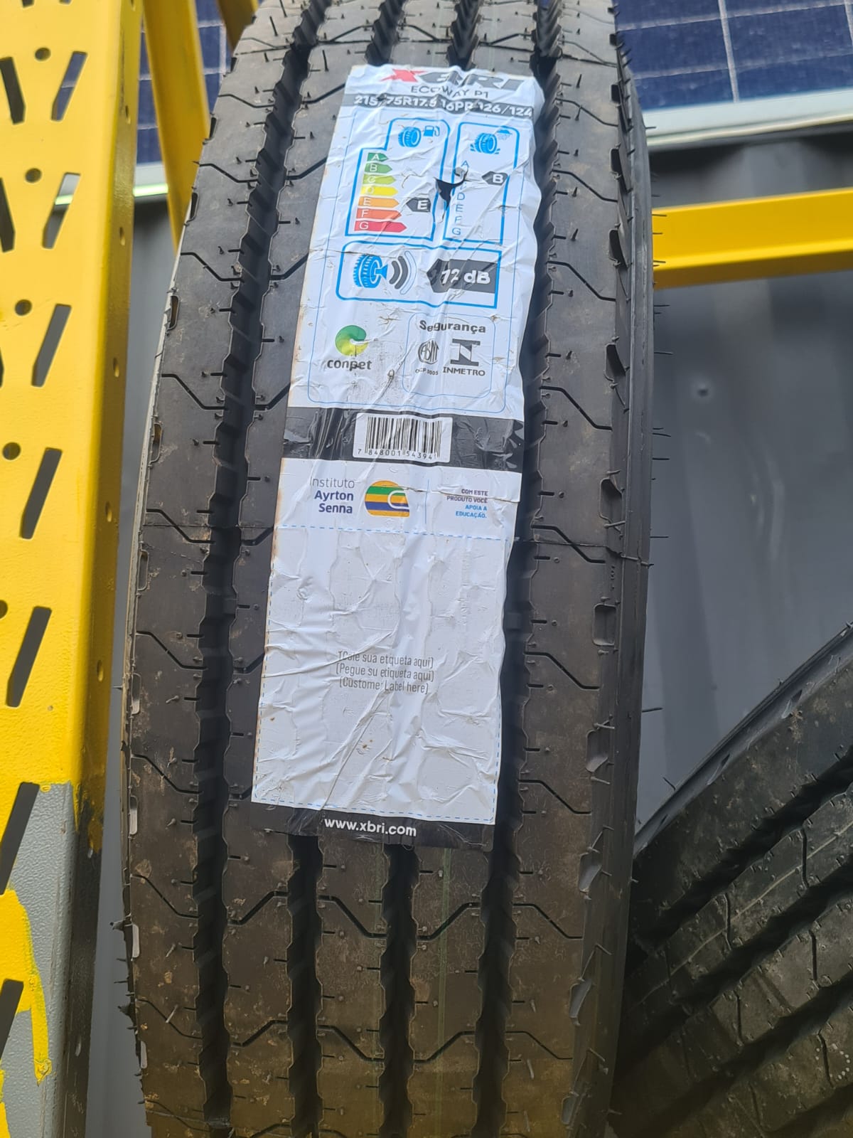 Pneus caminhão XBRI 215/75 R17.5 no melhor preço.