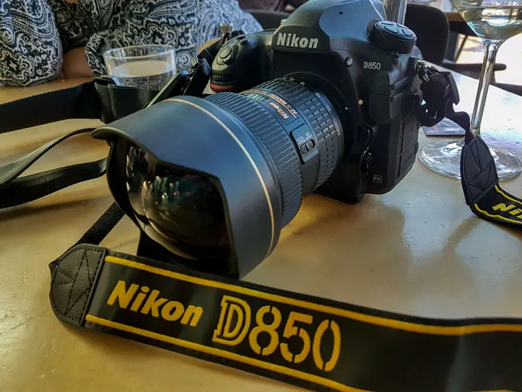 Câmera DSLR Nikon D850/Câmera sem espelho Sony a7R V