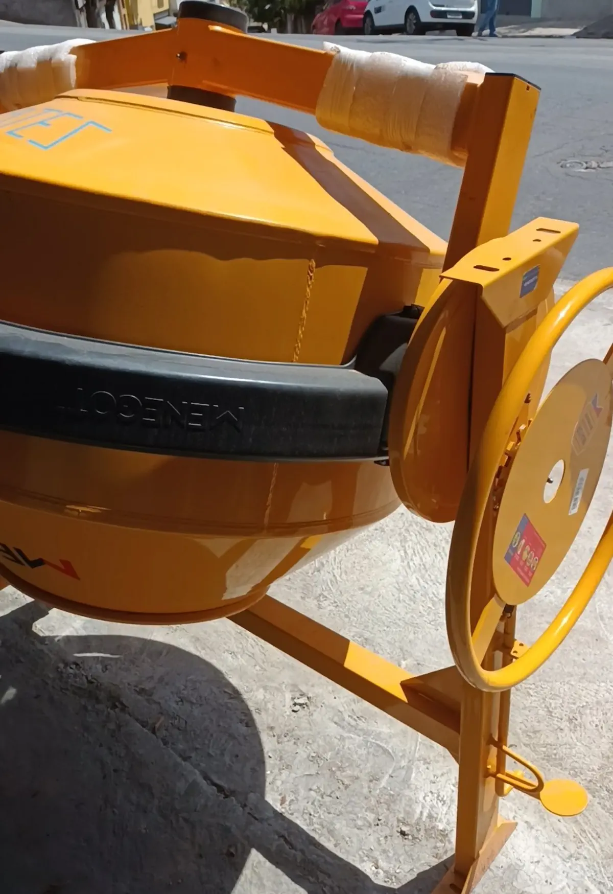 Locação de Betoneira 400 Litros em Embu das Artes: Sua Obra Mais Rápida e Econômica!