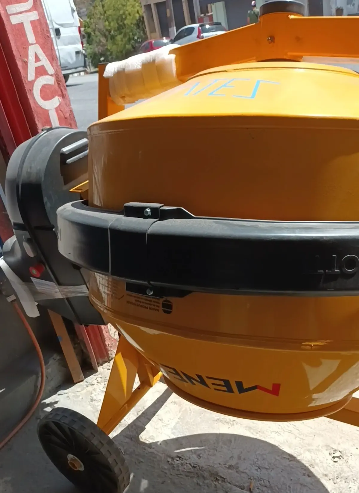 Locação de Betoneira 400 Litros em Embu das Artes: Sua Obra Mais Rápida e Econômica!