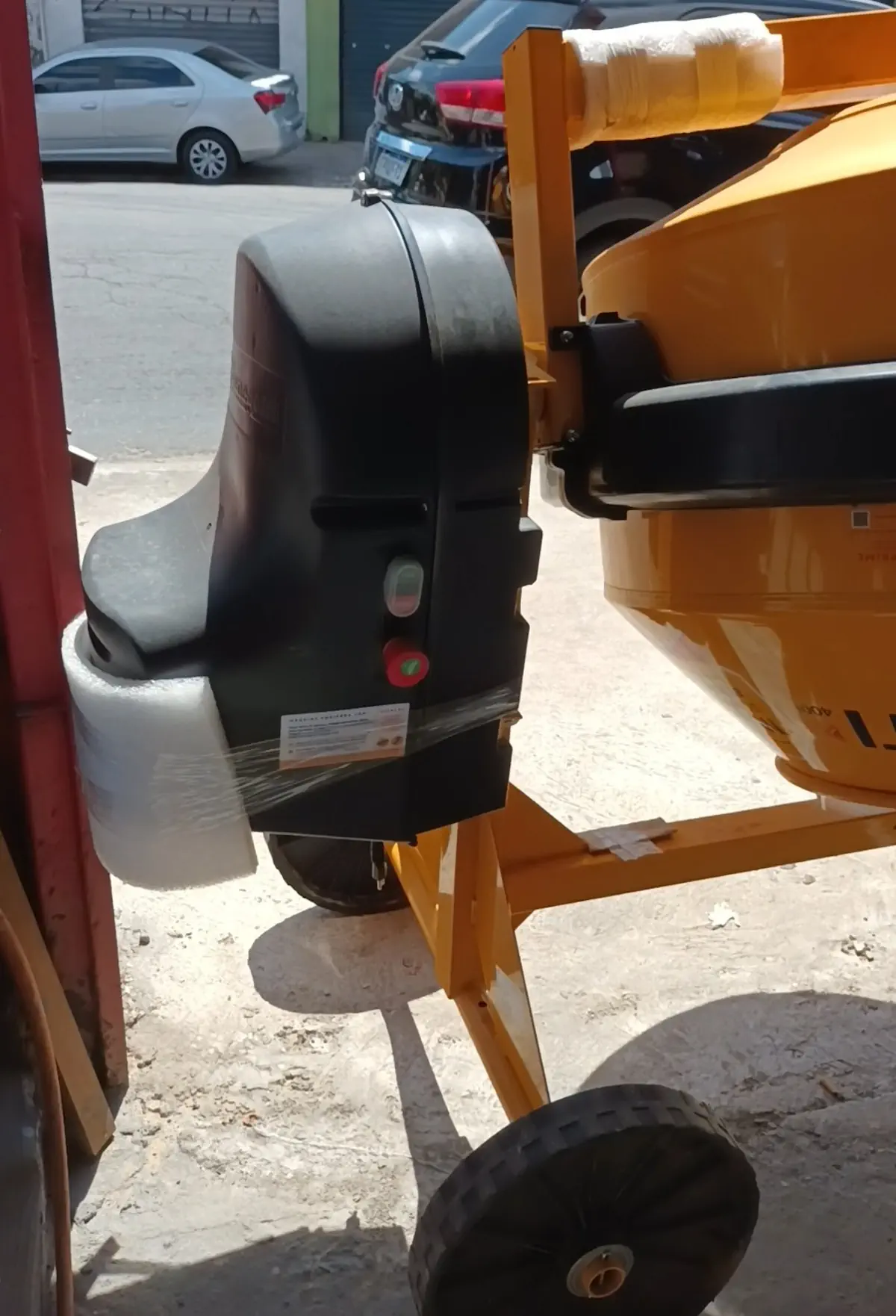 Locação de Betoneira 400 Litros em Embu das Artes: Sua Obra Mais Rápida e Econômica!