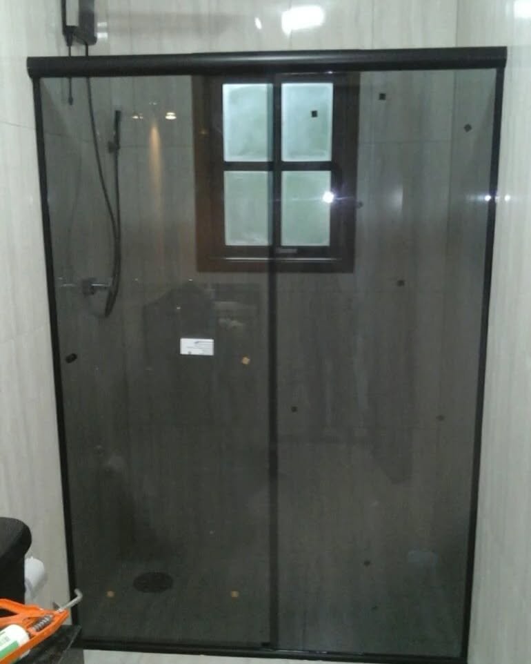 Box de Vidro Temperado para Banheiros: O Guia Definitivo para um Banho Seguro, Elegante e Sem Bagunça!