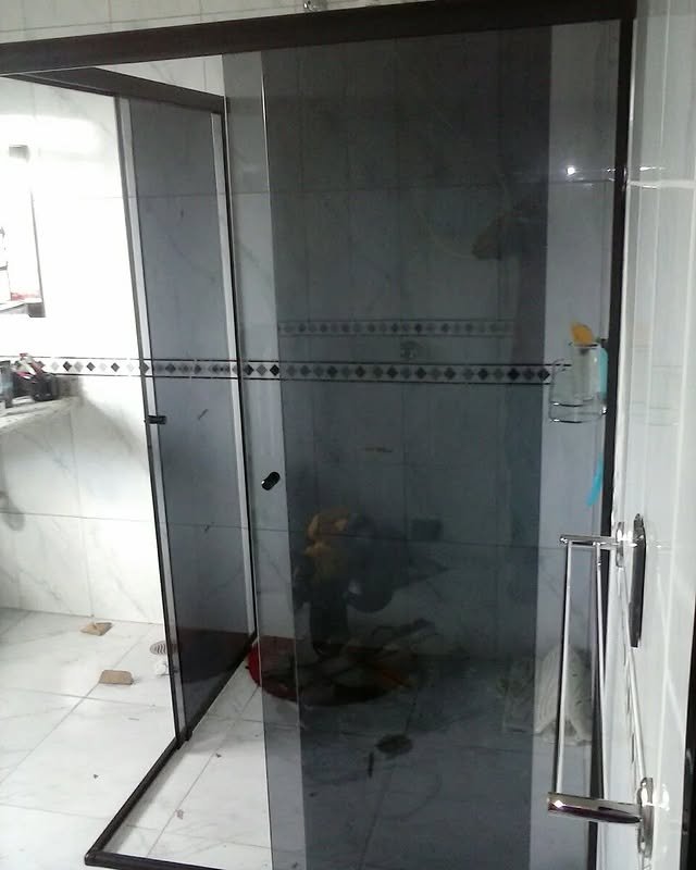 Box de Vidro Temperado para Banheiros: O Guia Definitivo para um Banho Seguro, Elegante e Sem Bagunça!