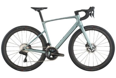 2026 Scott Addict Premium Road Bike (KINGCYCLESPORT)