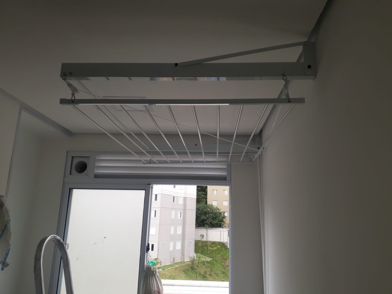 Instalação de Varal de Teto