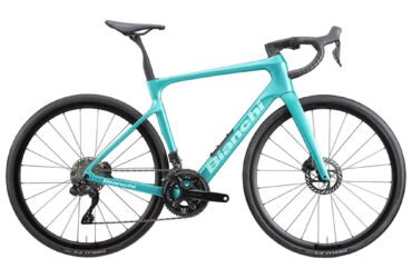 2026 Bianchi Infinito 105 DI2 Road Bike (GLOBALBIKESHOP)