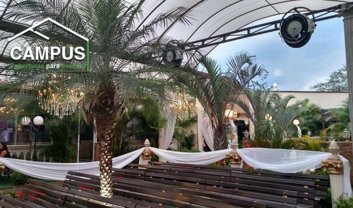 Seu Casamento dos Sonhos Sob um Céu de Cristal! ✨