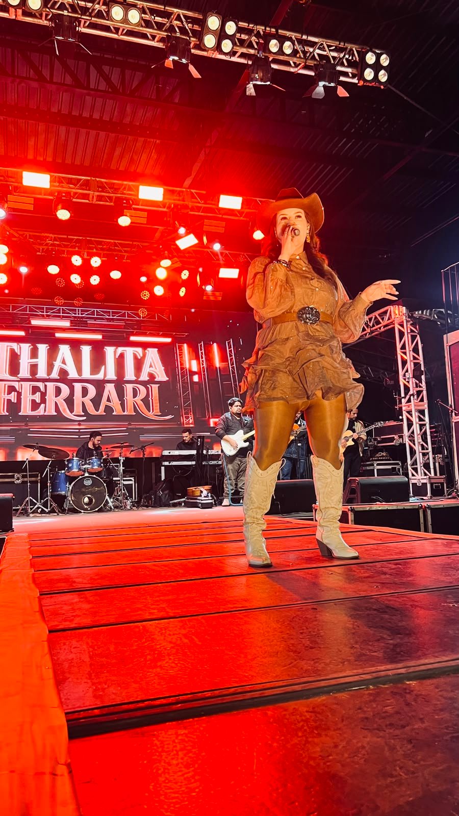 Cantora Sertaneja – Thalita Ferrari