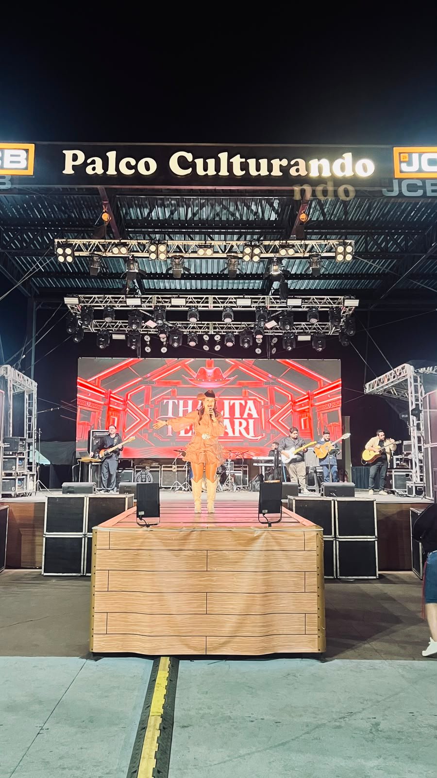 Cantora Sertaneja – Thalita Ferrari