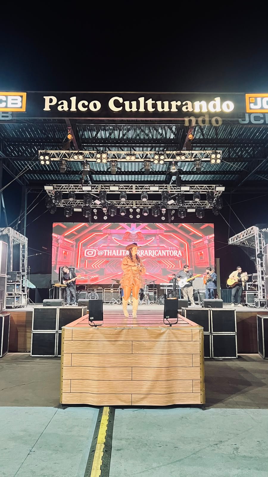 Cantora Sertaneja – Thalita Ferrari